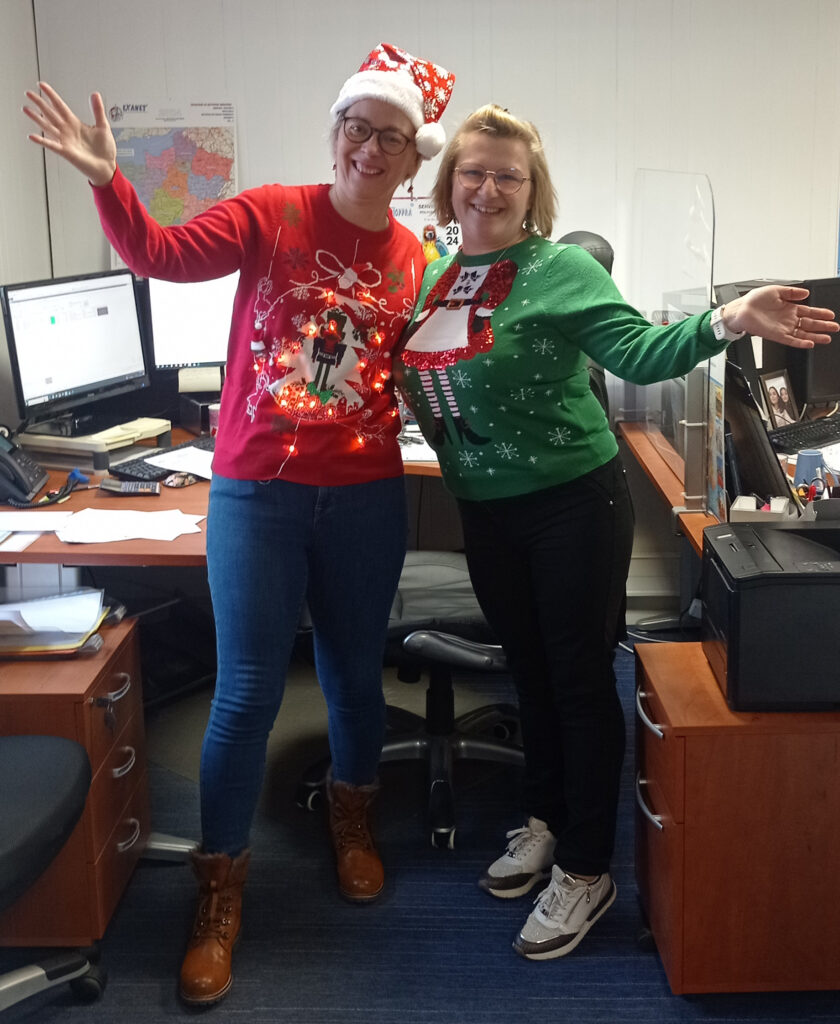 Pull de Noël : Marie Gomes Da Silva et Mégane Gillet
